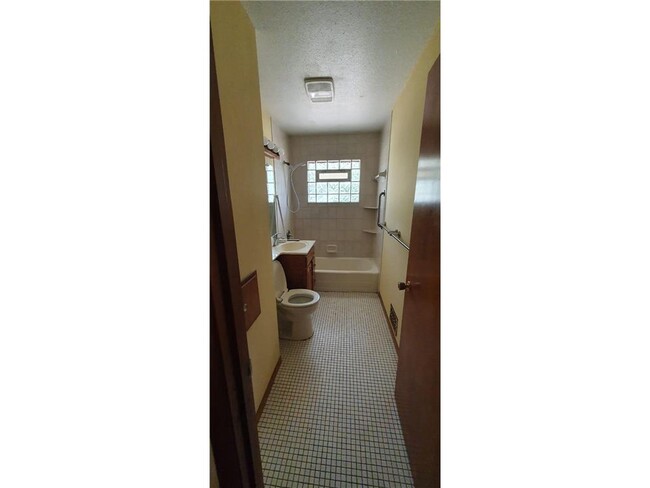 Building Photo - 4905 W 84th St