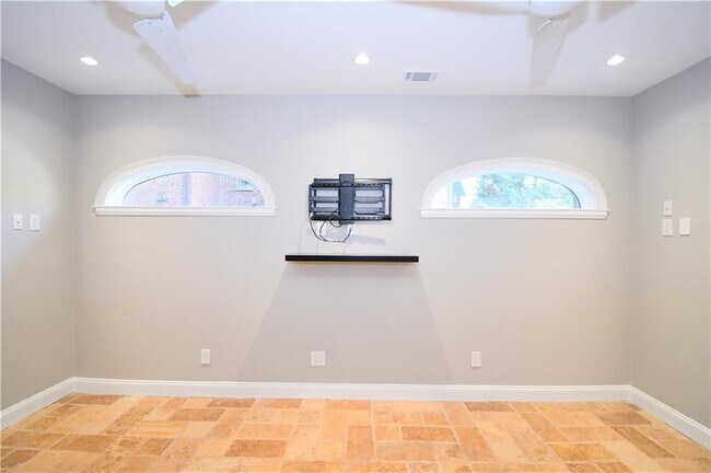 Building Photo - 4 Prichard Way NE