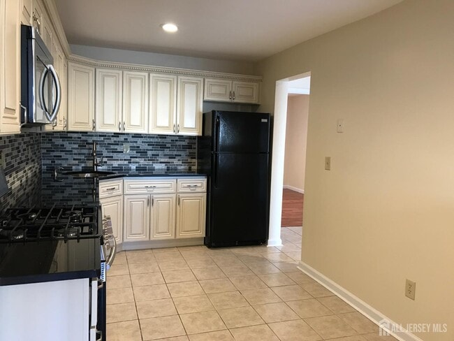 Building Photo - 601 Hampshire Dr