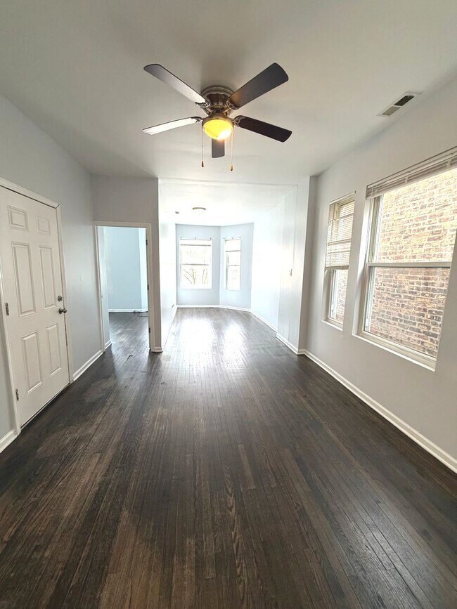 Building Photo - 7224 S St Lawrence Ave