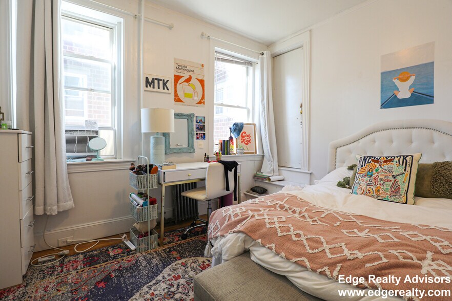 Building Photo - 66 Egmont St