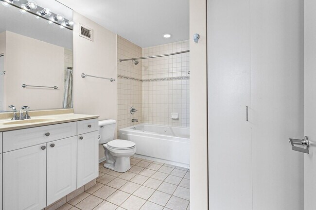 Building Photo - 330 N Jefferson St