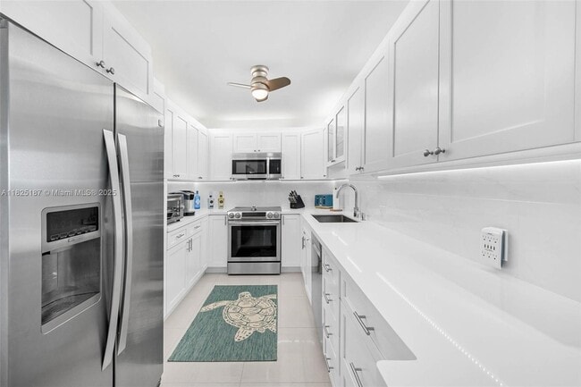 Building Photo - 3675 N Country Club Dr
