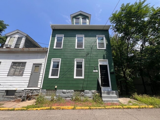 Primary Photo - Pittsburgh - 3 Bedroom 1.5 Bathroom - For ...