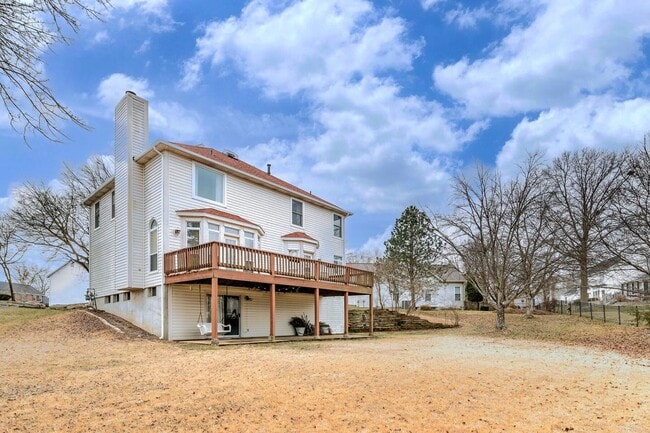 Building Photo - Spacious Parkway South Home with Walk-Out Basement & Large Backyard