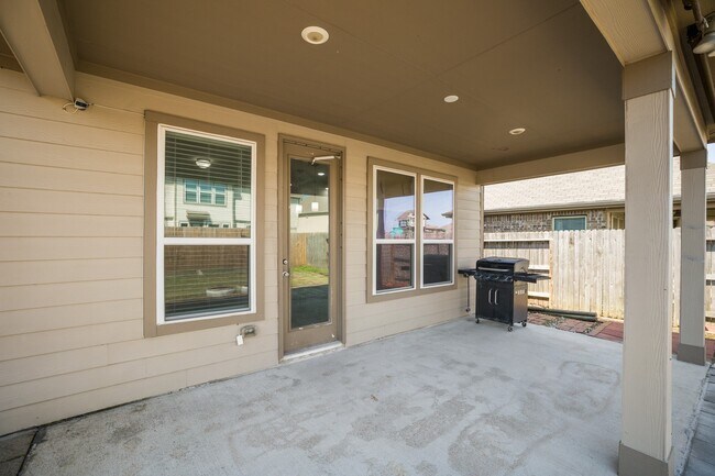Building Photo - 4118 Lake Cypress Cir