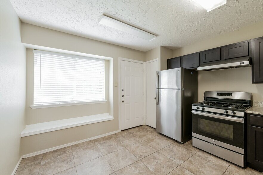 Building Photo - 2438 Autumn Springs Ln