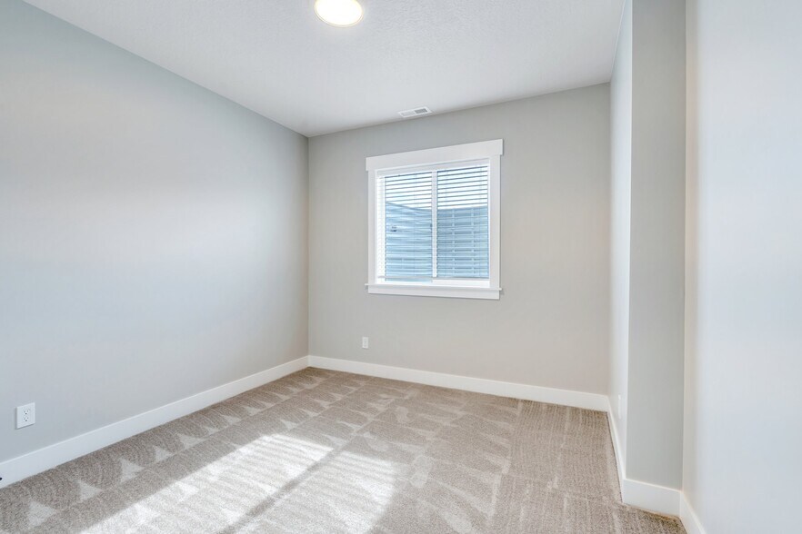 Building Photo - 624 N Hiddleston Dr