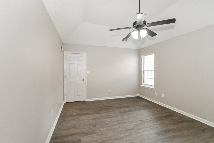Building Photo - 3058 Wren St