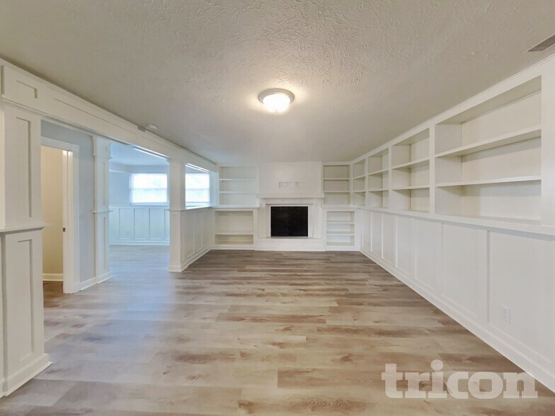 Building Photo - 7819 Cardinal Cove N