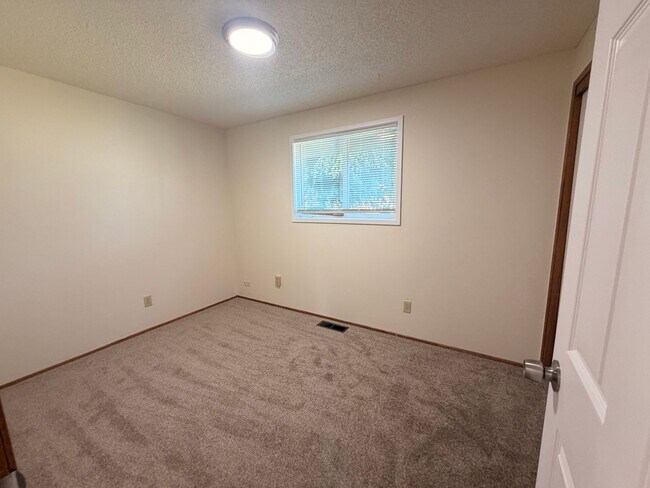 Building Photo - Rambler Style Home