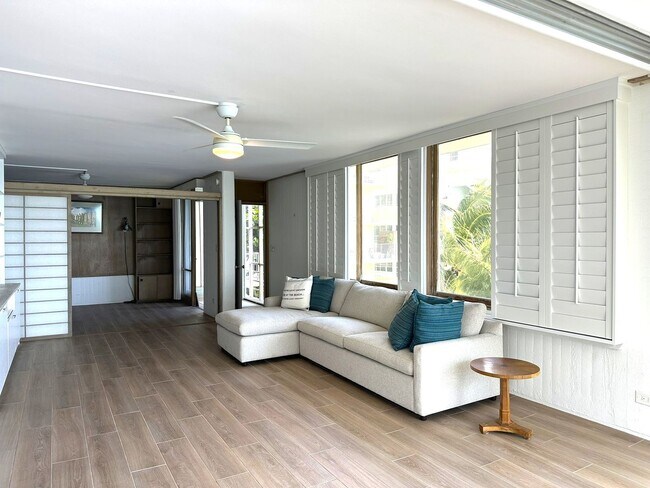 Building Photo - Gold Coast, Tropic Seas - 2BR/2BA/Street Parking Only