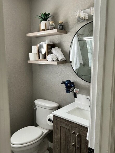 Building Photo - 127 E Silver Sands Dr