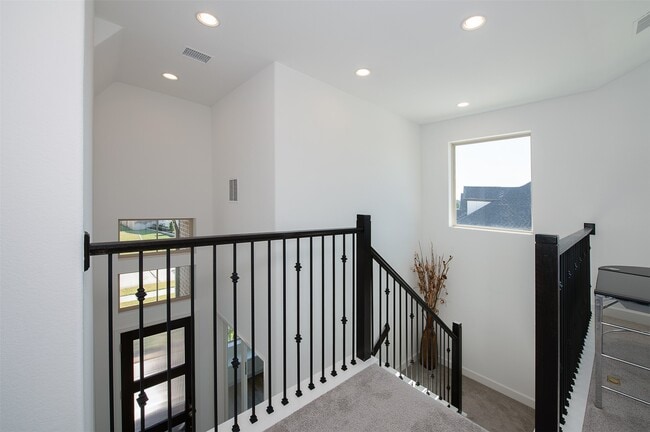 Building Photo - 20519 Bronco Rdg Dr