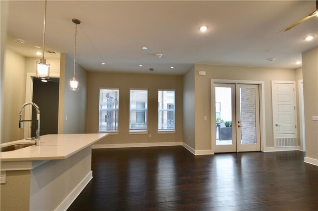 Building Photo - 4415 Jackson Ave