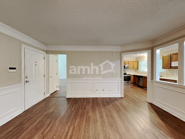 Building Photo - 7401 Kinsmore Ln