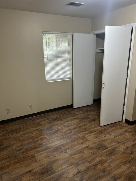 Building Photo - 214 Hudson Dr