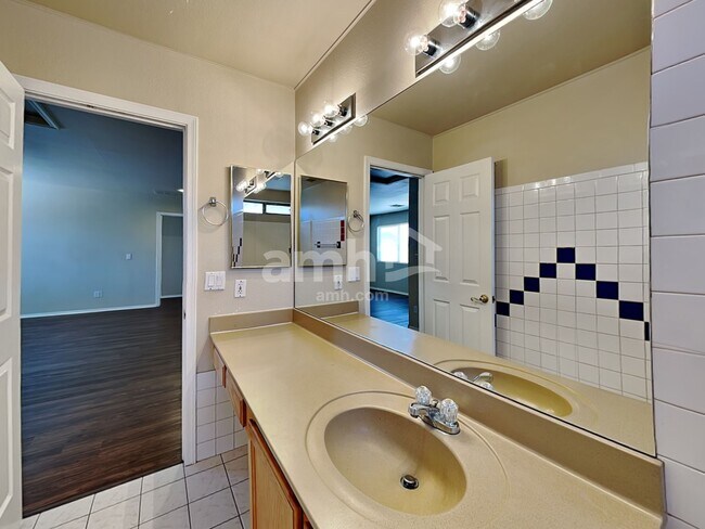 Building Photo - 10406 W Orange Blossom Ln