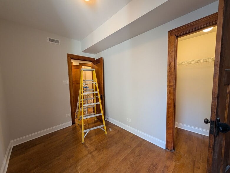 Building Photo - 3050 N Milwaukee Ave