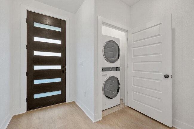 Building Photo - 200 W 56th St