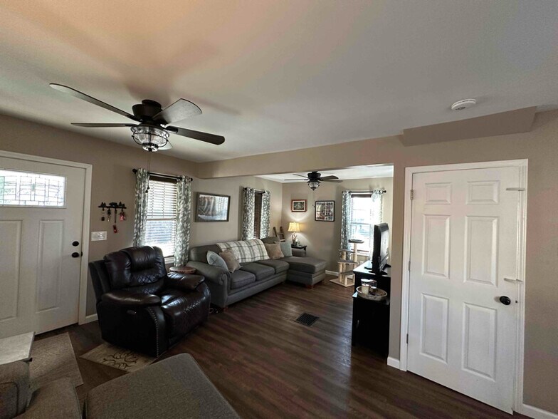 Building Photo - 35 Lyle Rd