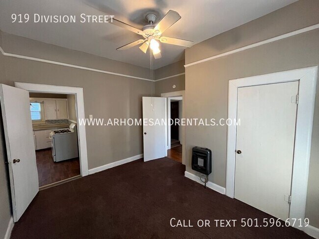 Building Photo - 919 Division St
