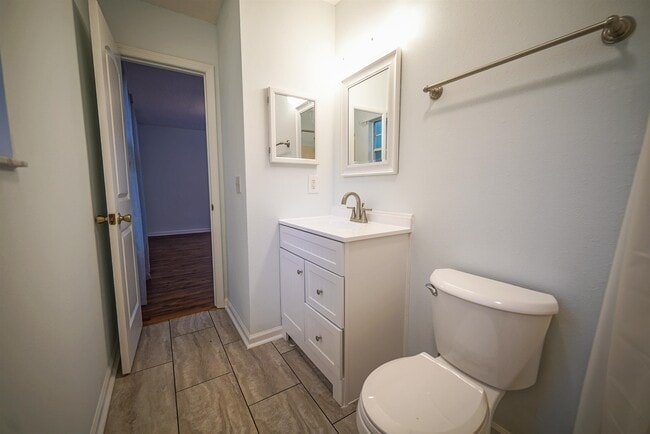 Building Photo - 910 Alliegood Ct