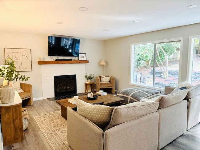 Building Photo - 3305 12th Ave Ct NW