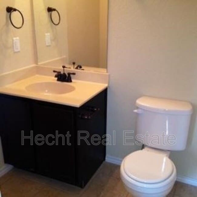 Building Photo - 684 Creekside Cir