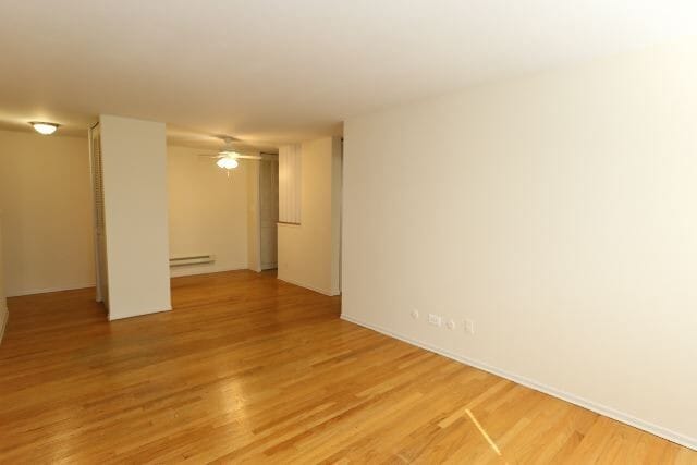 Building Photo - 665 W Wrightwood Ave