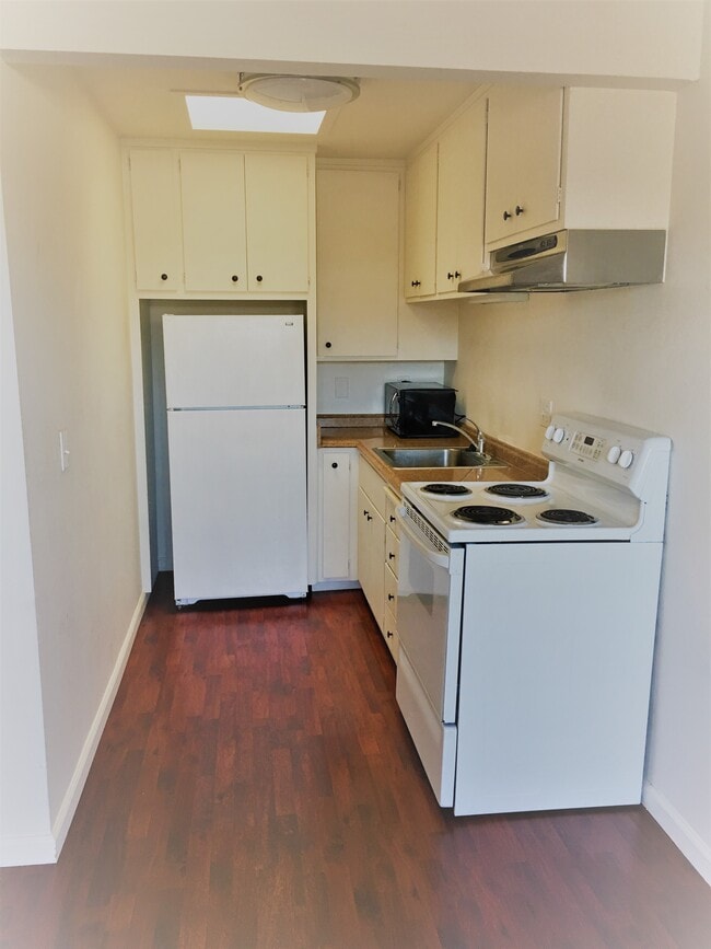 Building Photo - 928 Adams St