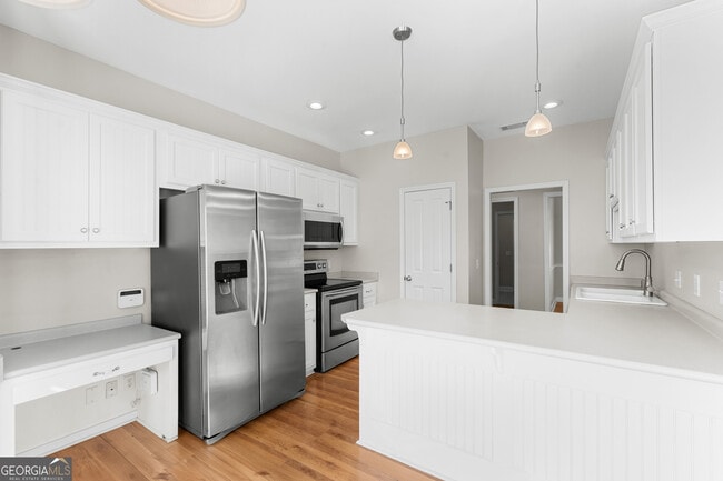 Building Photo - 1811 Old Carriage Trail