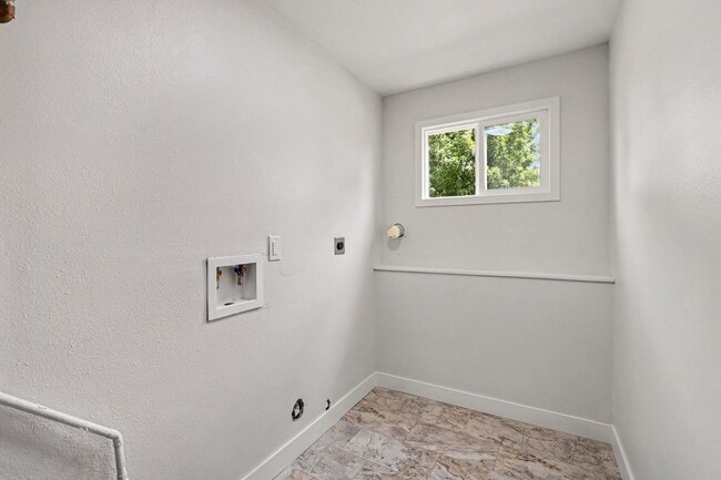 Building Photo - 8204 Hallett Ct