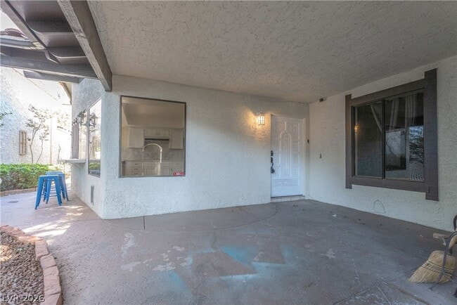 Building Photo - 2204 Plaza Del Robles