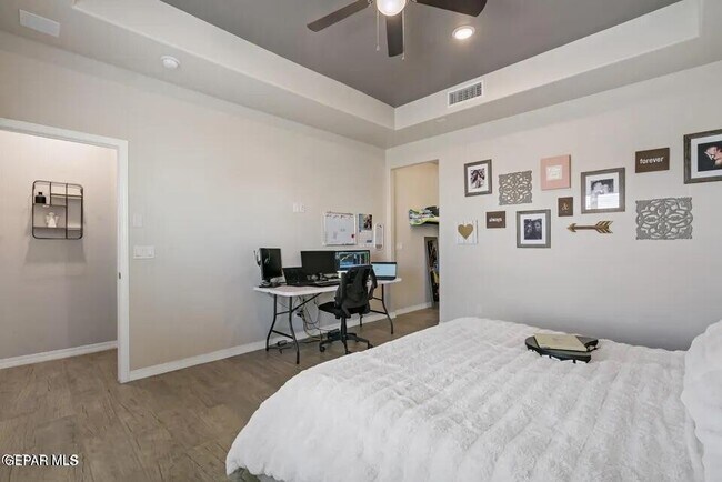 Building Photo - 930 Bicknor Pl
