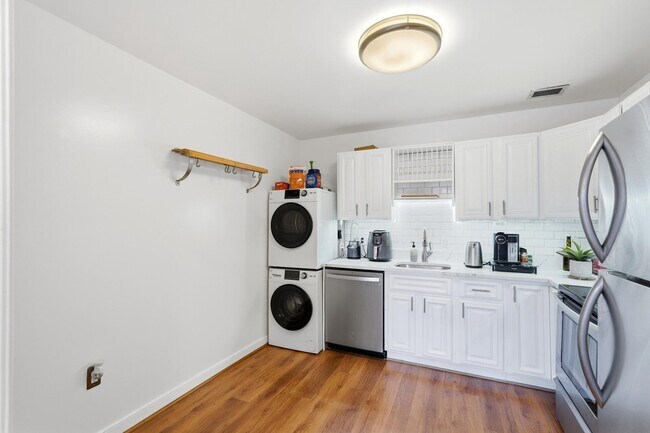 Building Photo - 955 26th St NW