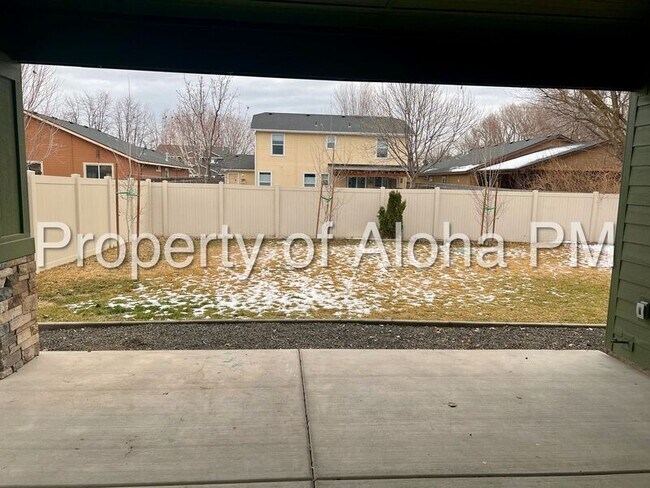 Building Photo - 496 N Emma Ave