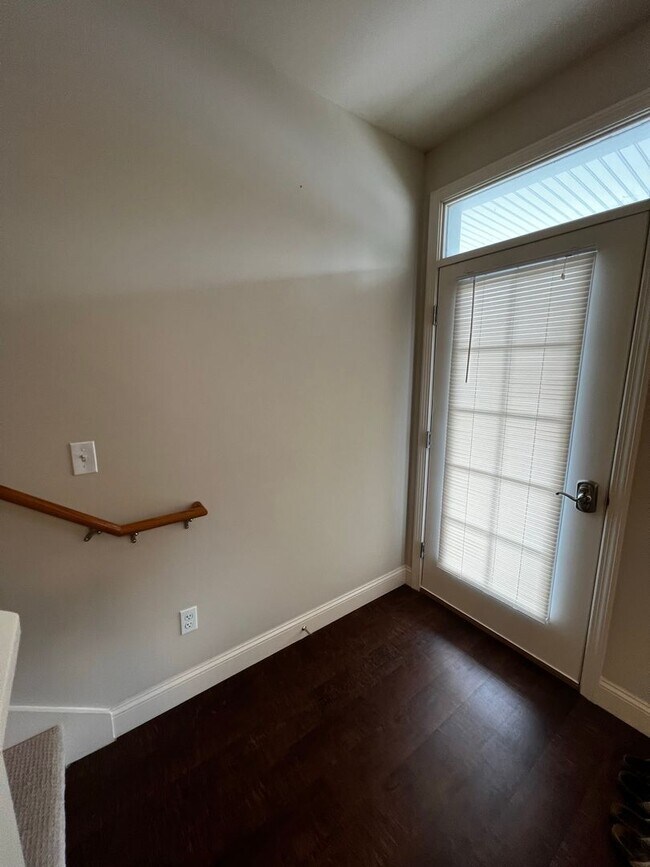 Building Photo - 228 Bayberry Cir