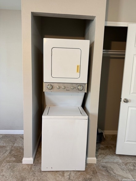 Building Photo - 269 E Rosewood Ave