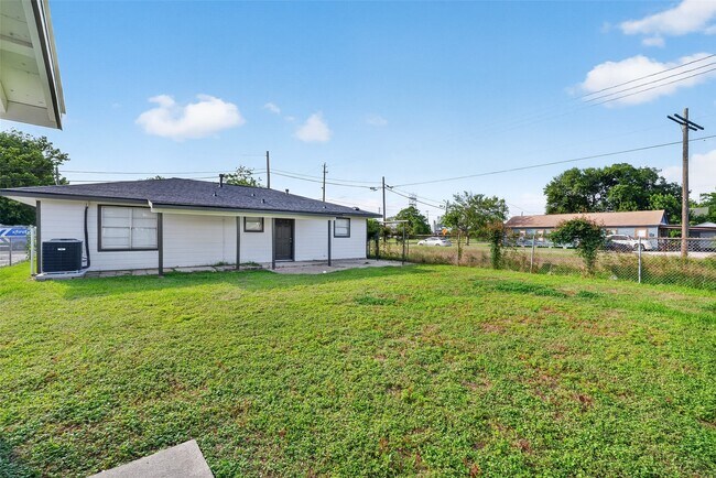 Building Photo - 1200 Cypress St