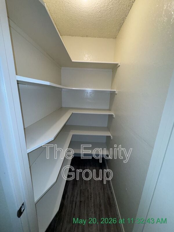Building Photo - 1432 W Elowin Ave