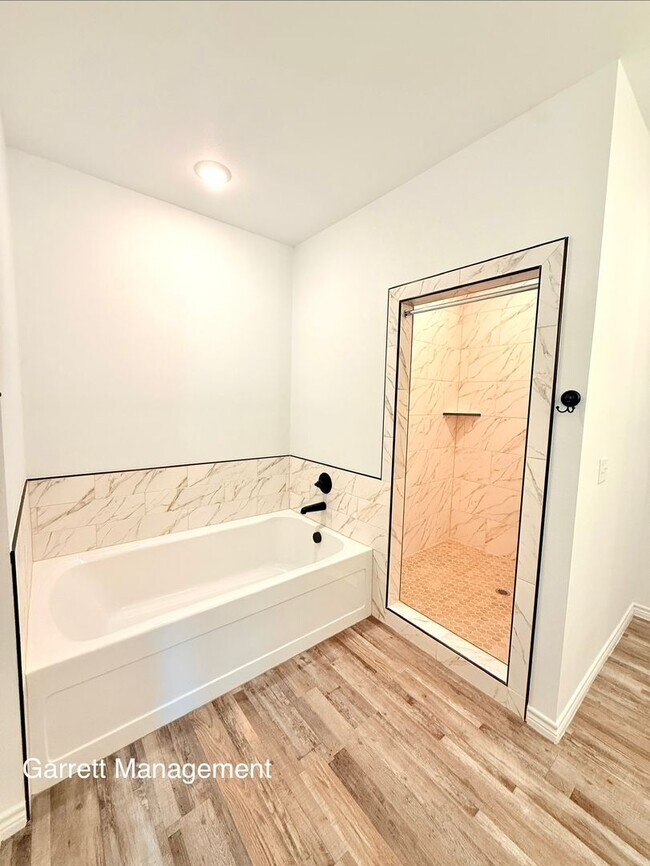 Building Photo - Amazing 4/2.5 House for Rent in Lampasas, Tx