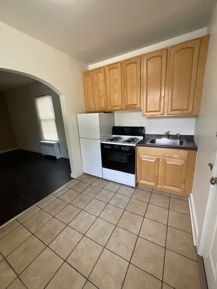 Building Photo - 121 N Hancock St