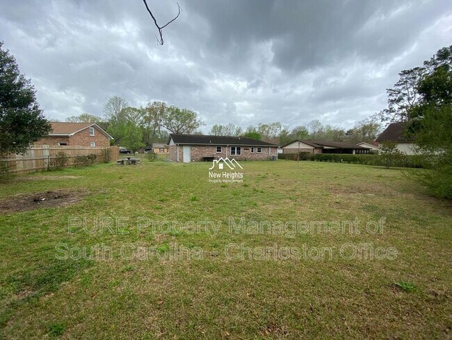 Building Photo - 371 Furman Ln