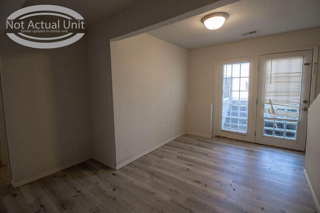 Building Photo - 1013 W Ash St