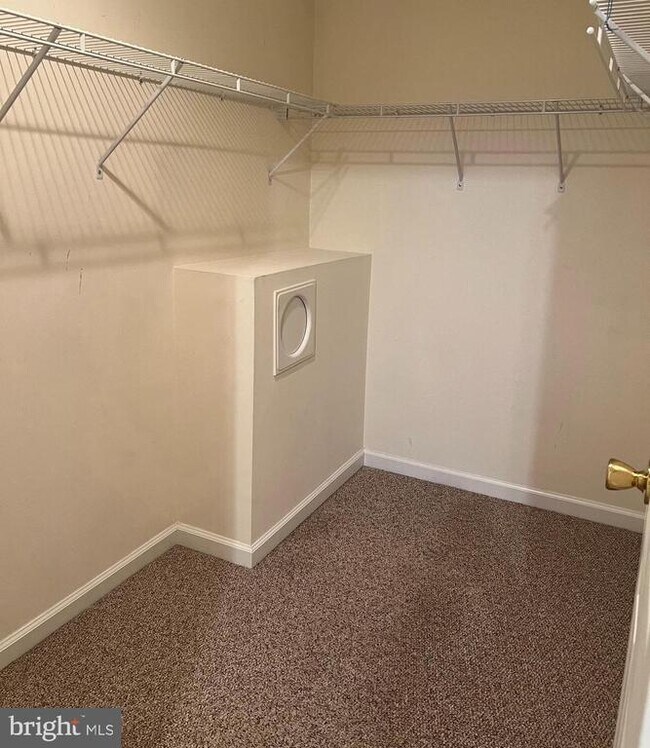 Building Photo - 2037 Powell Dr