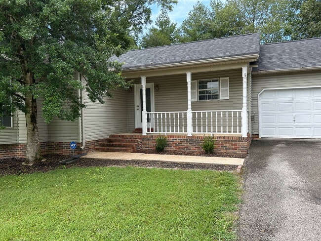 Building Photo - 3BD 2 BA HOME FOR RENT NEXT TO ALGOOD SCHOOLS