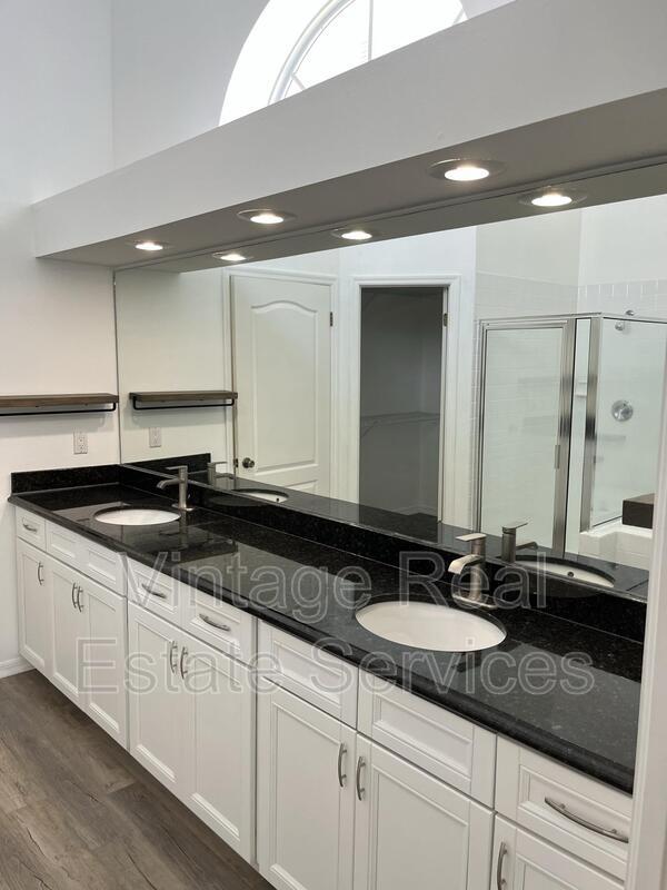 Building Photo - 9411 Willow Cove Ct