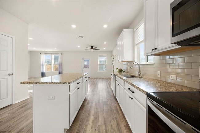 Building Photo - 329 Green Egret Wy