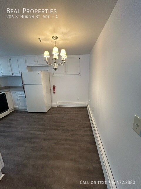 Building Photo - 206 S Huron St